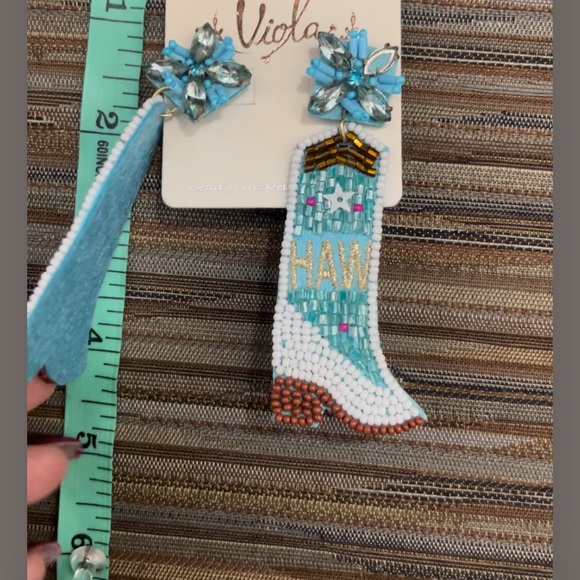 Fun beaded earrings! Lightweight and sure to be a conversation piece! - Picture 2 of 8